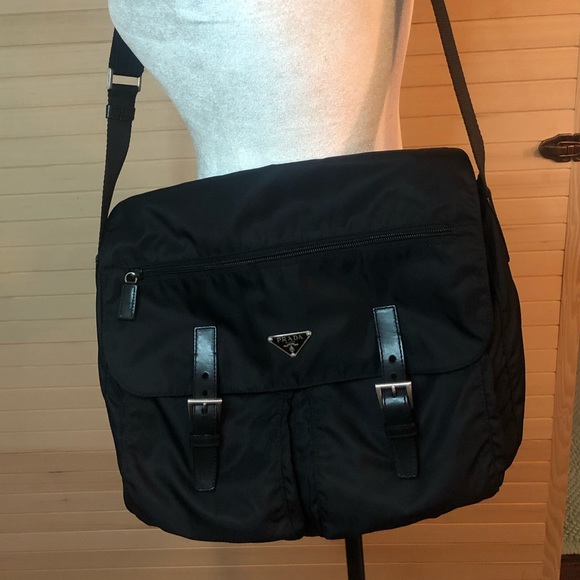 SOLD ✅Authentic PRADA Nylon Vela Messenger Bag - Picture 2 of 12